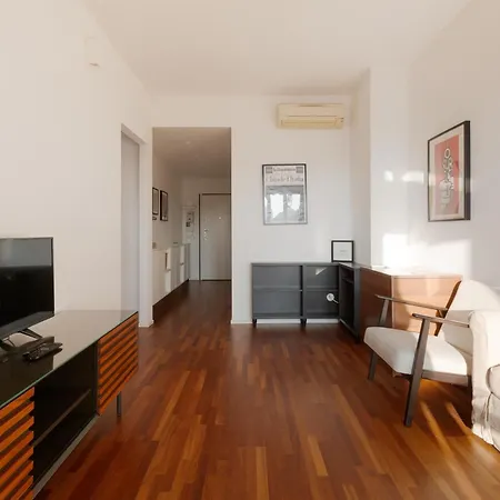 Guesthost - Modern With Balcony Near Niguarda Hospital
